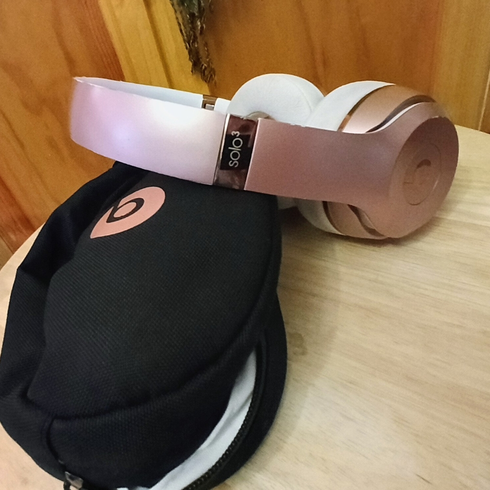Beats by Dre Solo3 Rose Gold On-Ear Headphones